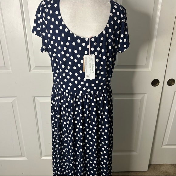 Boden Samantha Scoop Jersey Dress
French Navy, Painted Dot (size 14) - Picture 6 of 8